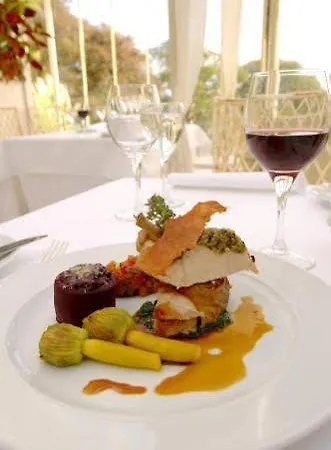Hotel Longueville House